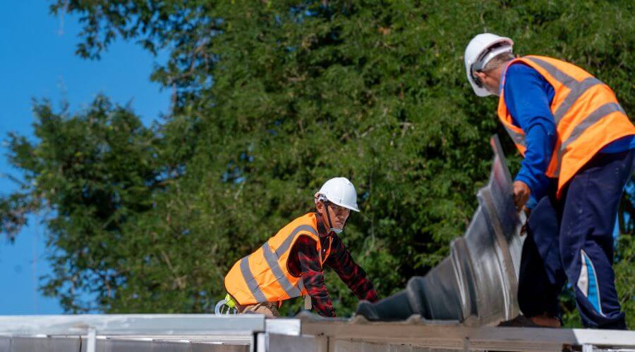 Professional gutter cleaning in Universal, IN